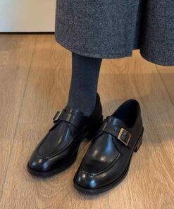 女士平底鞋 皮革 通勤款 乐福鞋 皮带扣 复古风 显瘦效果 低跟 万能搭配 小巧便携 舒适易穿 显腿长 日常穿搭 女款皮鞋 简约 时尚