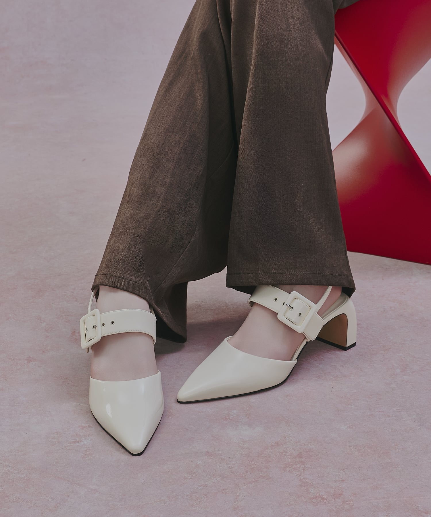 CHARLES & KEITH 双色搭扣尖头后跟露趾高跟鞋 查尔斯与凯斯 福袋・礼品・其他 其他 黑色 - 图片 3